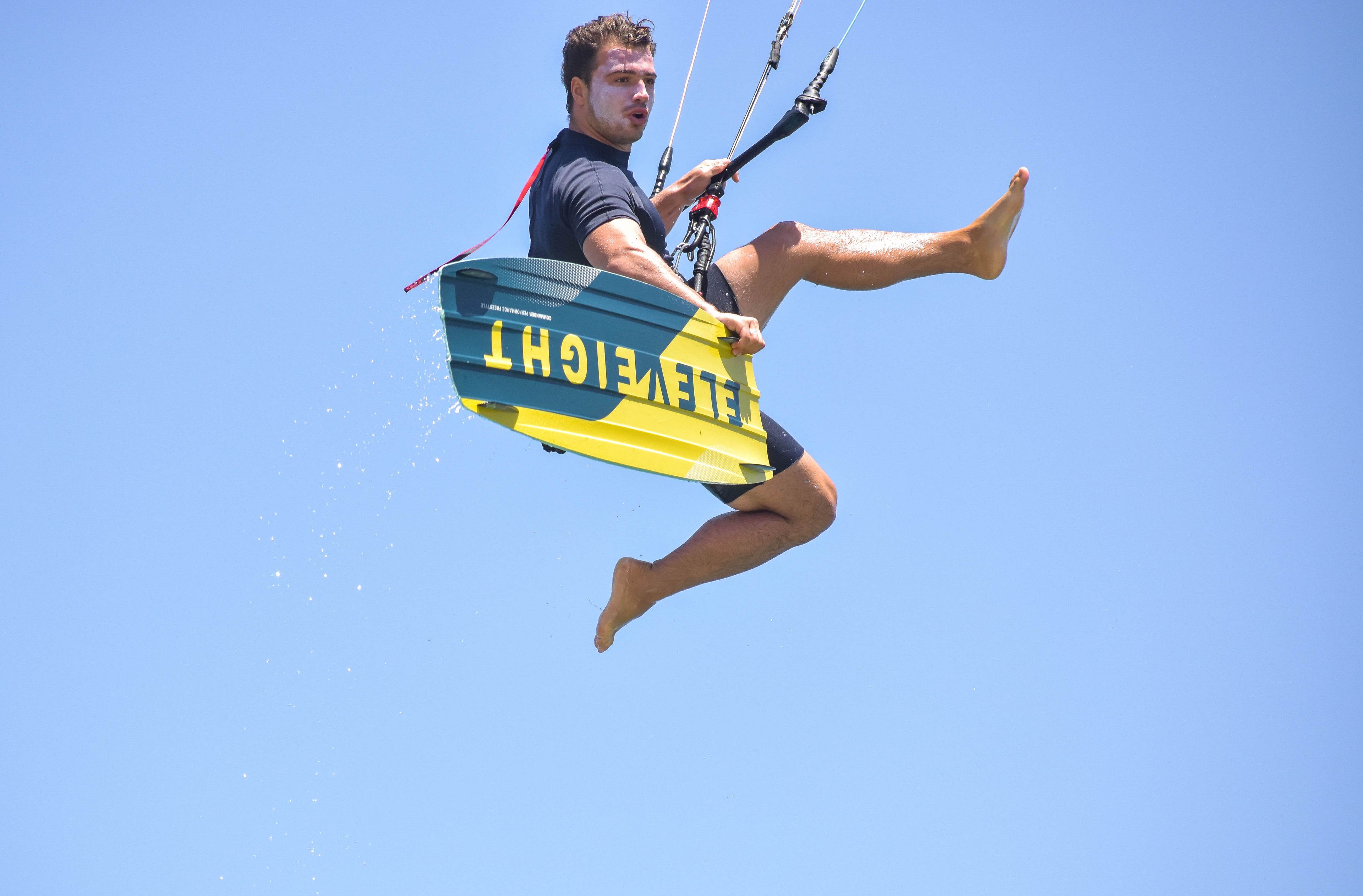 board off trick kitesurfing